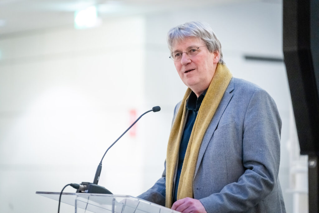 Den Haag, 20 januari 2025 Onthulling een van de topstukken van het Haags Historisch Museum dat 1,5 jaar te zien zal zijn in het Atrium. Foto MARTIJN BEEKMAN / gemeente Den Haag